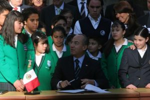 El presidente Felipe Calderón en la presentación del decreto para deducir colegiaturas