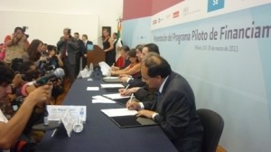 Firma del primer convenio piloto de apoyo a emprendedores entre la banca, el IPN y el ITESM