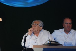 Carlos Abedrop Dávila en un evento de la ABM