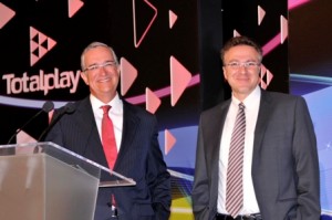 Ricardo Salinas Pliego, presidente del Grupo Salinas y Samer Salameh, director de la nueva empresa Totalplay.