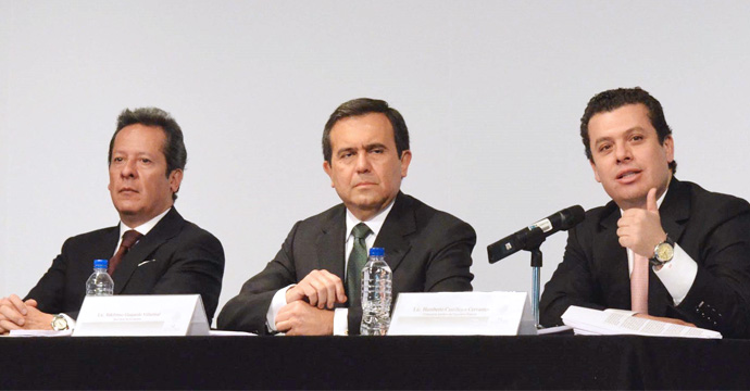 Eduardo Sanchez, vocero presidencial, Ildefonso Guajardo SE y Humberto Castillejos, consejero juridico del Ejecutivo federal