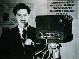 Guillermo González Camarena con equipo de su creación, en 1946 / Foto: Revista ICYT información científica y tecnológica. Oct 1989, VOL. 11, Num 157. México