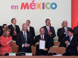 El Presidente Calderón encabezó la firma del Acuerdo Nacional del Turismo