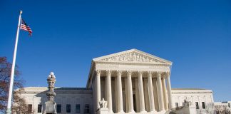 Suprema Corte de Justicia de Estados Unidos prohíbe a Donald Trump expulsar a extranjeros que están bajo custodia migratoria