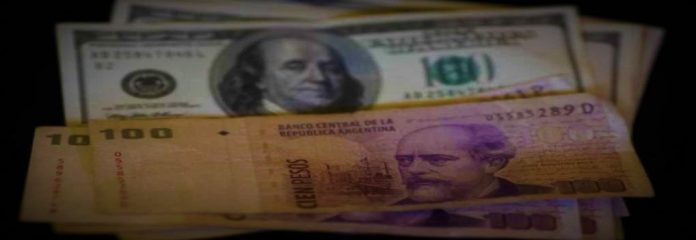 Se aprecian las monedas de México y Argentina. Revista Fortuna