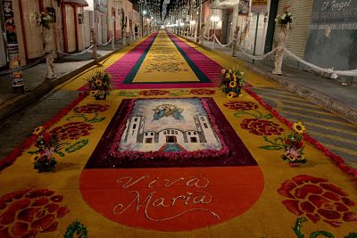 Huamantla: La noche de colores en la que nadie duerme - Revista Fortuna Huamantla: La noche de colores en la que nadie duerme - Revista Fortuna