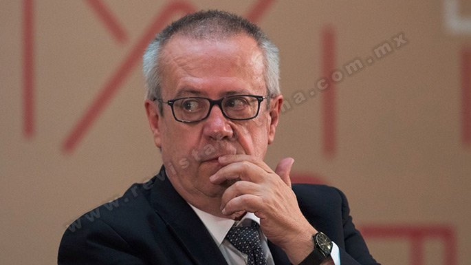 Carlos Urzúa, economista y catedrático, falleció de un paro cardiaco en su hogar.