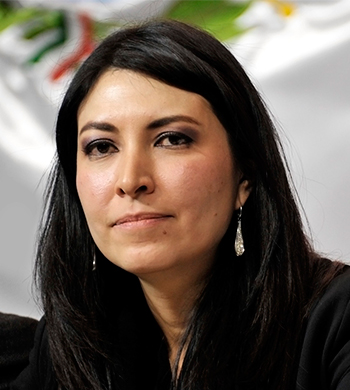 Victoria Rodríguez Ceja resistió la presión de bajar tasas
