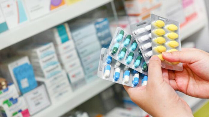 Cofece investiga conductas monopólicas en mercado de medicamentos.