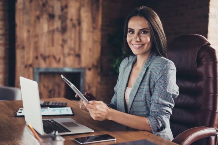 laptop-mujeres-emprendedoras-laptop