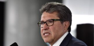 Monreal lamentó la decisión del Perú de reducir las relaciones diplomáticas con México
