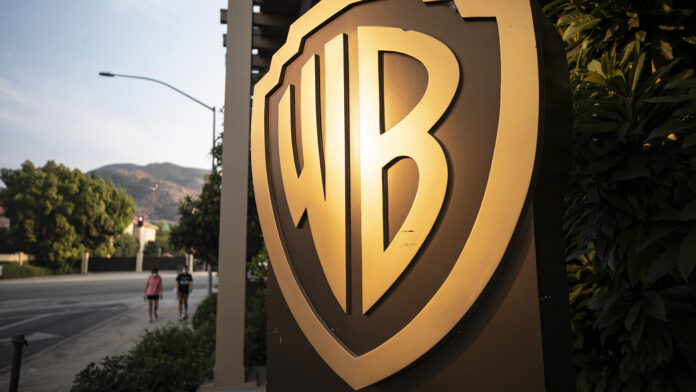 Las acciones de Warner Bros Discovery registraron una caída de 2%