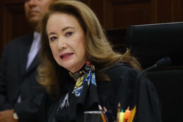 Presenta senador denuncia de juicio político contra Yasmín Esquivel