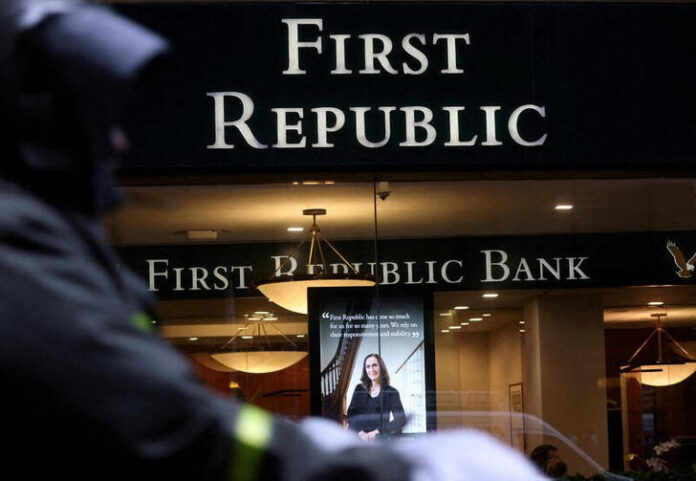 El valor de mercado del banco estadounidense First Republic Bank cayó hasta un 30% en el inicio de la sesión de este miércoles,