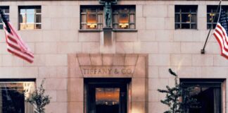 La quinta avenida se renueva; Tiffany & Co y otras marcas de lujo reabren sus icónicas tiendas físicas