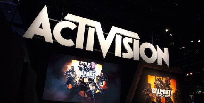 El director ejecutivo de Activision Blizzard,  Bobby Kotick, aseguró que si Microsoft compraba su empresa y bloqueaba