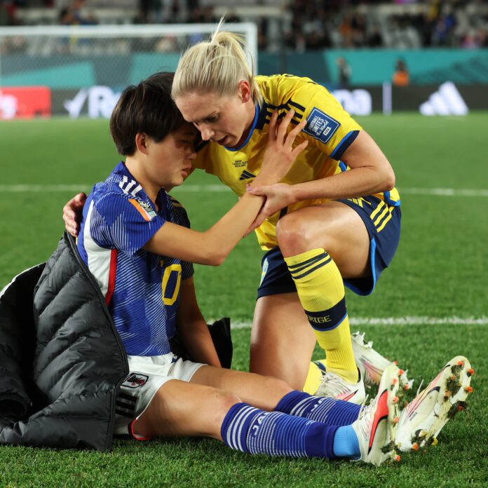 Suecia eliminó a Japón, el único campeón mundial sobreviviente.