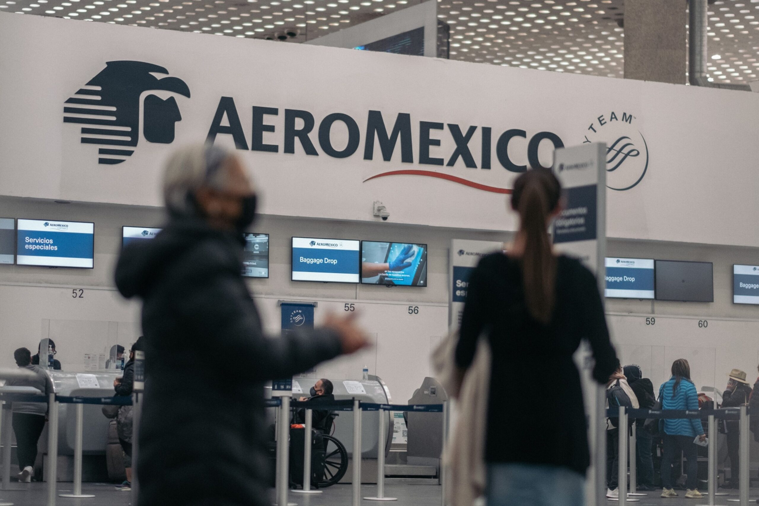 Aeroméxico incapaz de dar solución a pasajeros atrapados en aeropuerto de Roma