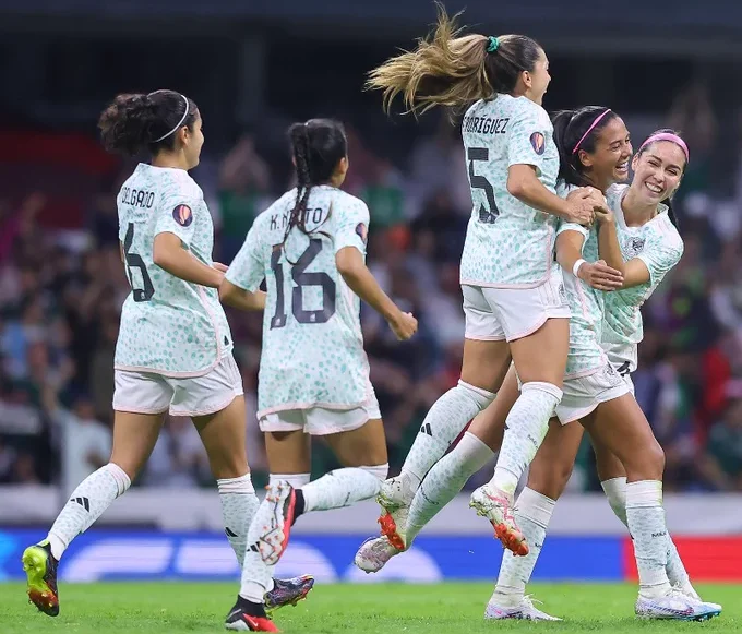 México venció a Puerto Rico con goles de María Sánchez y Scarlett Camberos.