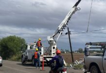 Asegura CFE que el 40% de los afectados por impacto de huracán Otis ya cuentan con servicio eléctrico