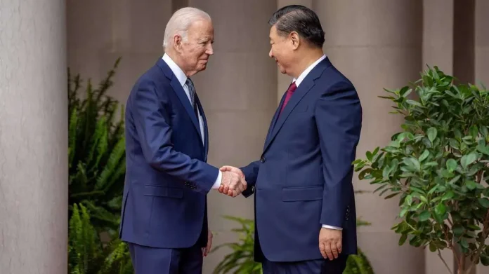 El-presidente-de-Estados-Unidos-Joe-Biden-izquierda-y-su-homologo-chino-Xi-Jinping-derecha-1200x674