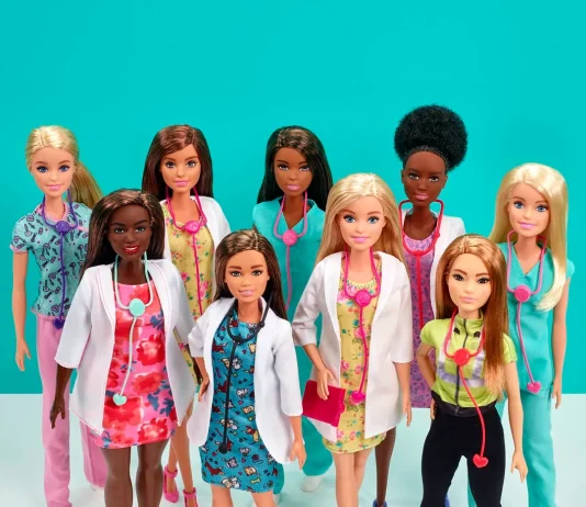 Después de haber analizado 92 muñecas Barbie con profesiones enfocadas en la medicina o la ciencia, Katherine Klamer,