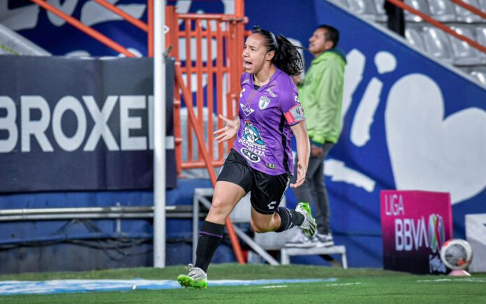 Charlyn Corral celebrando un gol en Pachuca. / Foto: Charlyn Corral