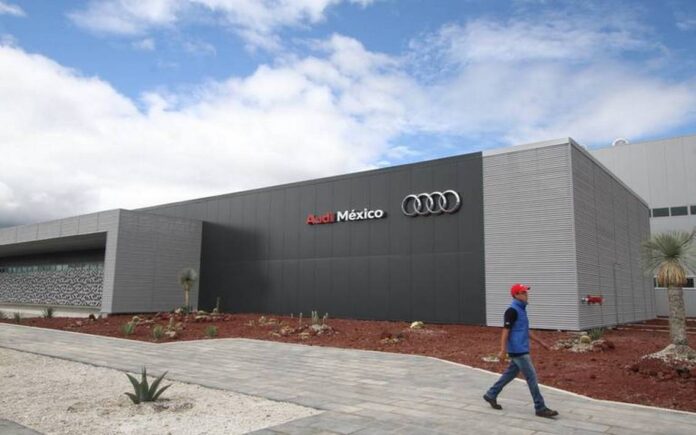Los trabajadores sindicalizados de Audi México se declararon en huelga hoy tras no llegar a un acuerdo con el fabricante de automóviles
