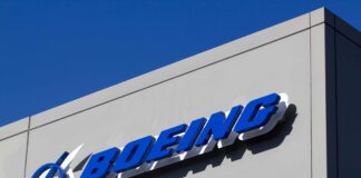 El presidente ejecutivo de Boeing, Dave Calhoun, dijo el miércoles que el fabricante sólo apoyará la operación de sus aviones