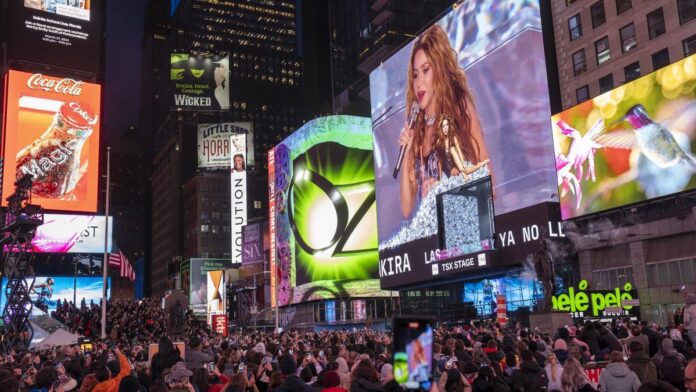 Shakira ofreció este martes un concierto gratuito para presentar su nuevo disco ‘Las mujeres ya no lloran’ en el Times Square,
