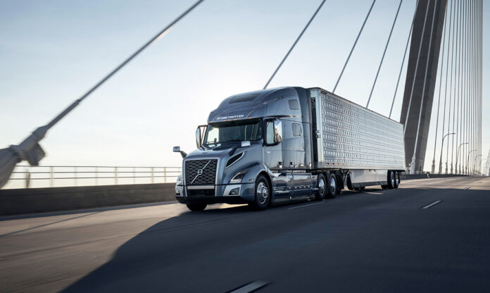 El fabricante sueco de vehículos AB Volvo informó hoy que construirá una nueva planta de fabricación de camiones pesados en México