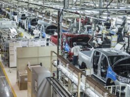 Da traspiés Toyota por escases de mano de obra en México; para producción en planta