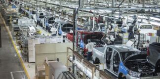 Da traspiés Toyota por escases de mano de obra en México; para producción en planta