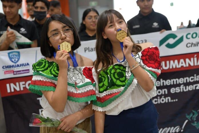 Alejandra Espinosa González y Gema Vianey Guerrero Minjarez, estudiantes de la carrera de Ciencia de Datos e Inteligencia Artificial, del Colegio Nacional de Educación Profesional Técnica (CONALEP) de Chihuahua, Alejandra Espinosa González y Gema Vianey Guerrero Minjarez, estudiantes de la carrera de Ciencia de Datos e Inteligencia Artificial, del Colegio Nacional de Educación Profesional Técnica (CONALEP) de Chihuahua,
