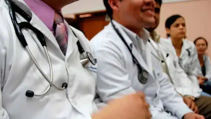 Aumentan en 100% becas para médicas y médicos internos de pregrado y pasantes de servicio social: SS Aumentan en 100% becas para médicas y médicos internos de pregrado y pasantes de servicio social: SS