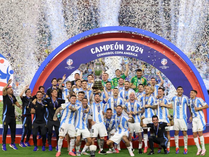 Argentina campeón - Copa América (1) Argentina y Uruguay mantenían un empate de 15 Copas América.