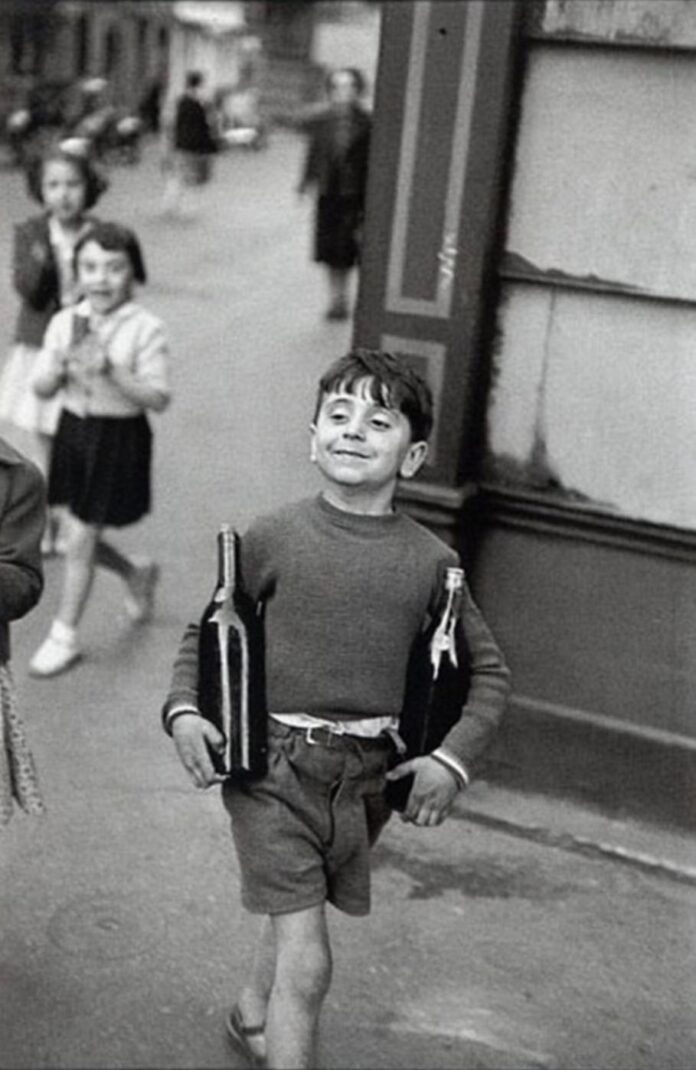 IMG-20240729-WA0011 Rue Mouffetard de Henri Cartier Bresson (1908-2004)