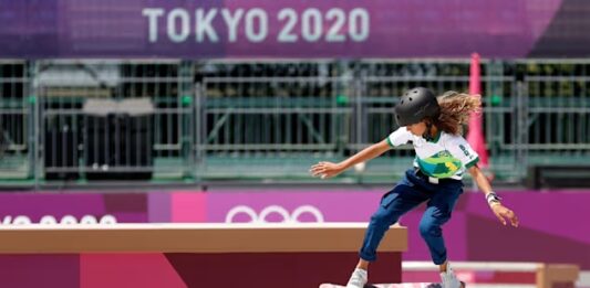 Rayssa Leal, la "Fadinha" (pequeña hada), se hizo viral a los 7 años gracias a un video haciendo trucos con un vestido azul. / Foto: Getty Images