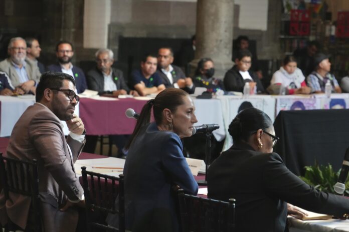 no cuenta con más información sobre el caso Ayotzinapa que la que ya es pública. Sin embargo aseguró que una vez que tome posesión no cuenta con más información sobre el caso Ayotzinapa que la que ya es pública. Sin embargo aseguró que una vez que tome posesión