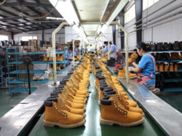 Esto ha afectado, al mismo tiempo, a empresas enfocadas en la industria del calzado como Timberland y, de forma escalonada, a empresas como la mexicana Flexi.