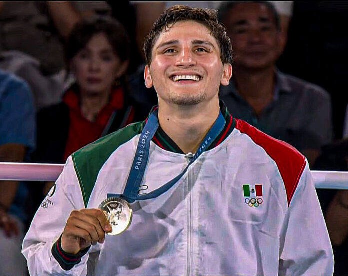 Marco Verde Marco Verde se baña de plata en la final de boxeo.