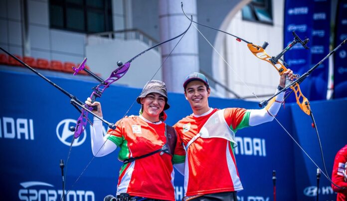 Tiro con arco Alejandra Valencia y Matías Grande Alejandra Valencia y Matías Grande representarán a México en el equipo mixto de tiro con arco en París 2024. / Foto: Conade