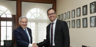 Gabriel Yorio y Jesús de la Fuente, subsecretario de Hacienda y presidente de la CNBV, participaron en la reunión de la Junta de Gobierno que aprobó la ley secundaria que normará la nueva Ley del Mercado de Valores.