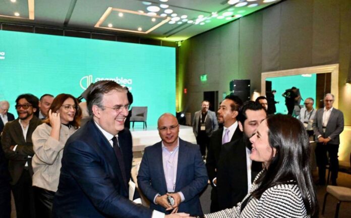 Ebrard ofrece datos para conjurar el miedo a Trump Ante empresarios de la ANTAD, Ebrard ofrece datos para conjurar el miedo a Trump