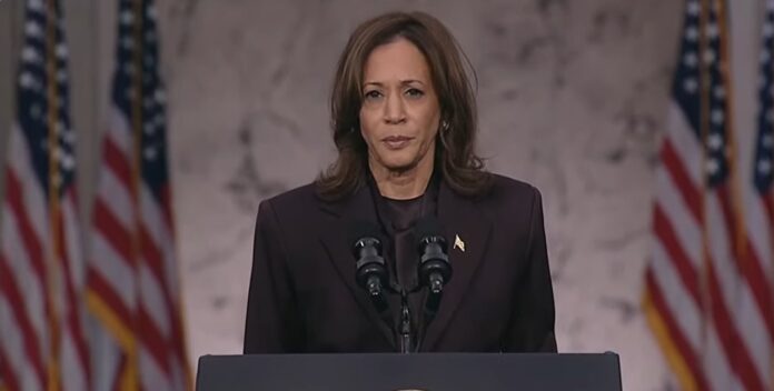 Kamala Harris asegura que respetará la Constitución y reconoce el triunfo de Trump Kamala Harris, reapareció visiblemente conmovida y con voz entrecortada para reconocer el triunfo de Donald Trump,