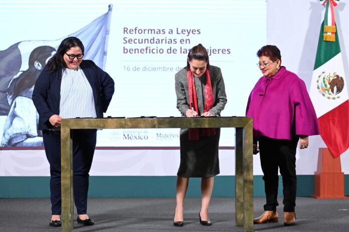 La presidenta Claudia Sheinbaum firmó el decreto de las leyes secundarias relacionadas con la incorporación de la igualdad sustantiva La presidenta Claudia Sheinbaum firmó el decreto de las leyes secundarias relacionadas con la incorporación de la igualdad sustantiva