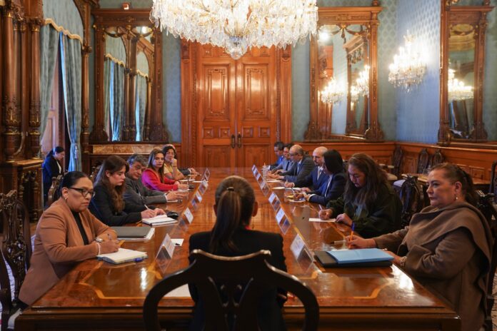 la presidenta Sheinbaum reiteró su solicitud a los consejeros del INE de transparentar la necesidad de los 7 mil millones de pesos solicitados la presidenta Sheinbaum reiteró su solicitud a los consejeros del INE de transparentar la necesidad de los 7 mil millones de pesos solicitados