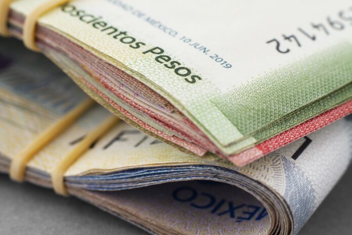 mexican-banknotes-arrangement La mayor demanda en la historia del Gobierno Federal