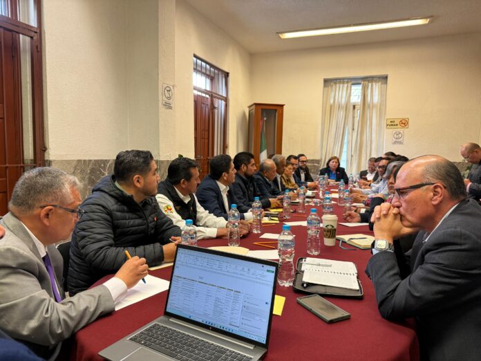 Acuerdan atender retrasos en pagos y prestaciones para personal salud; no habrá represalias contra quienes participaron en bloqueos Acuerdan atender retrasos en pagos y prestaciones para personal salud; no habrá represalias contra quienes participaron en bloqueos