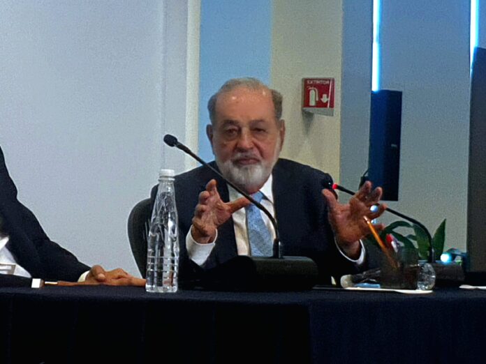 Carlos Slim rechaza donar el 50% de su fortuna: "Los empresarios deben donar su trabajo" Carlos Slim rechaza donar el 50% de su fortuna: "Los empresarios deben donar su trabajo"